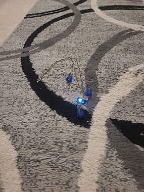 Avon Long Lavalier Teardrop Pendant Necklace Blue Earrings Set Gold Tone Flower